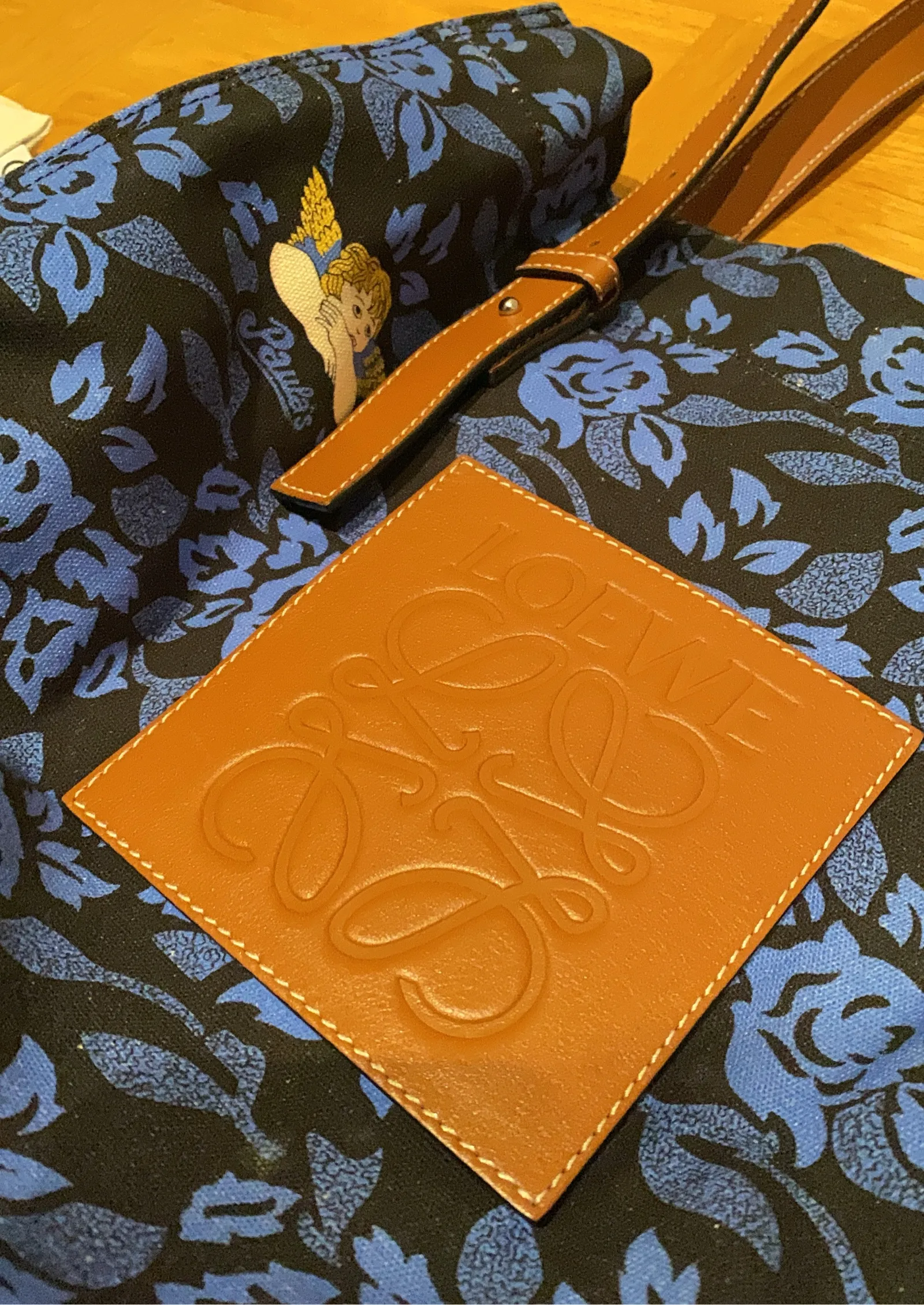 Loewe-skinnaxelremsväska - Image 6