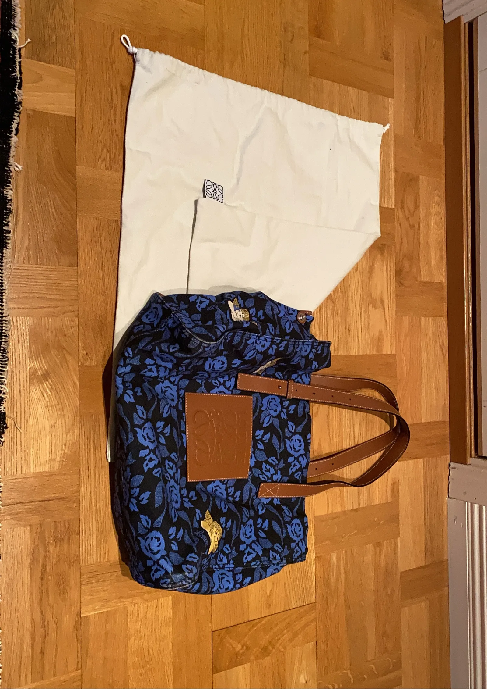 Loewe-skinnaxelremsväska - Image 7