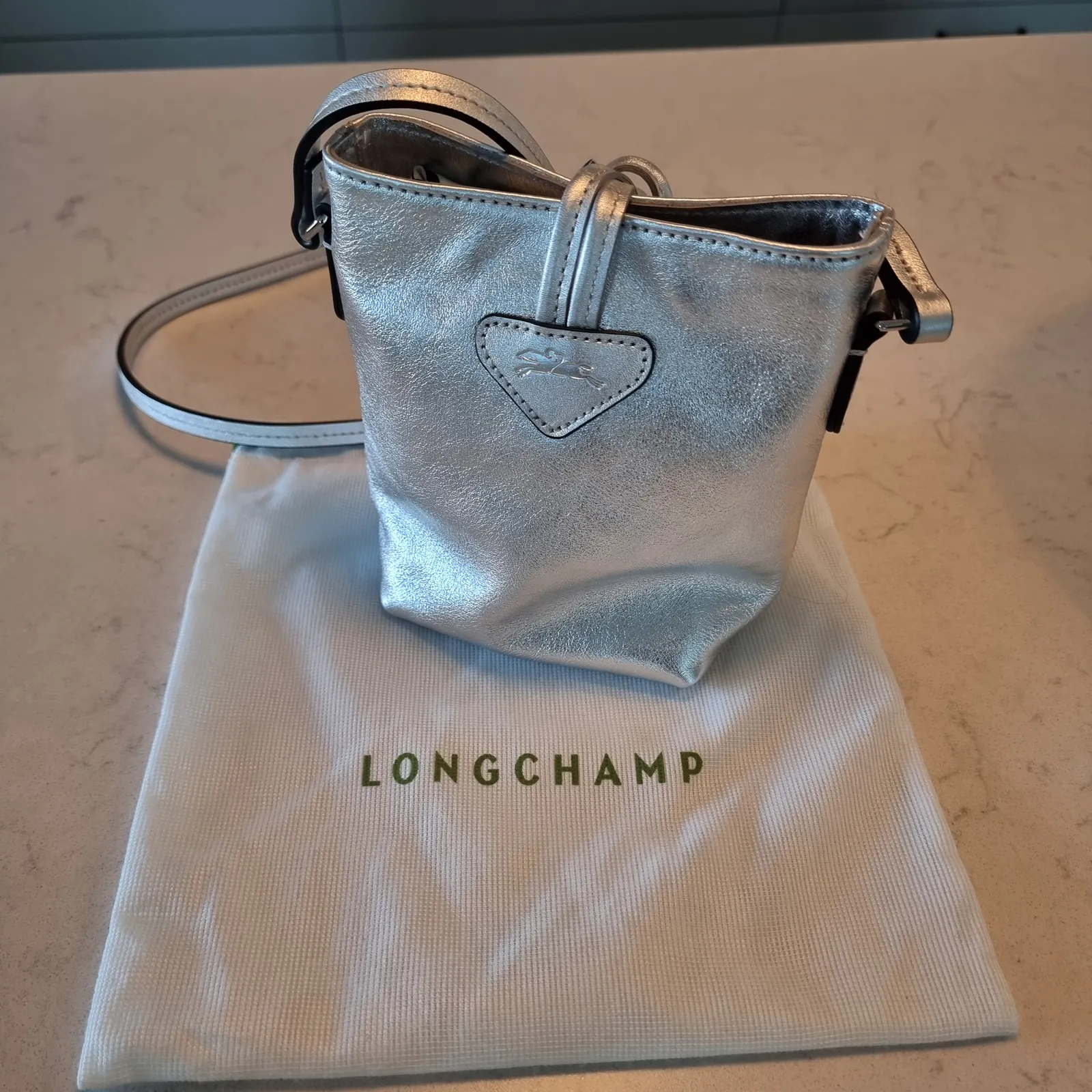 Longchamp Roseau-skinnaxelremsväska NWOT - Image 2