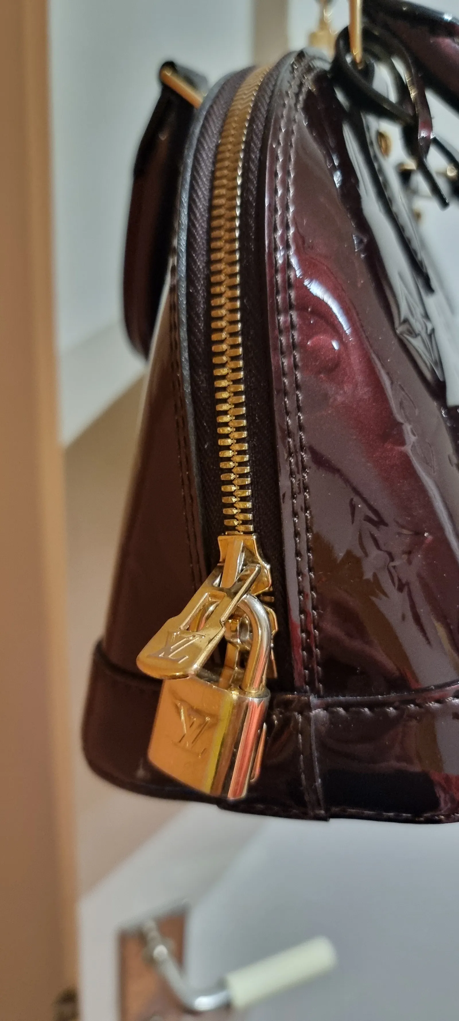 Louis Vuitton Alma Bb-skinnhandväska - Image 2