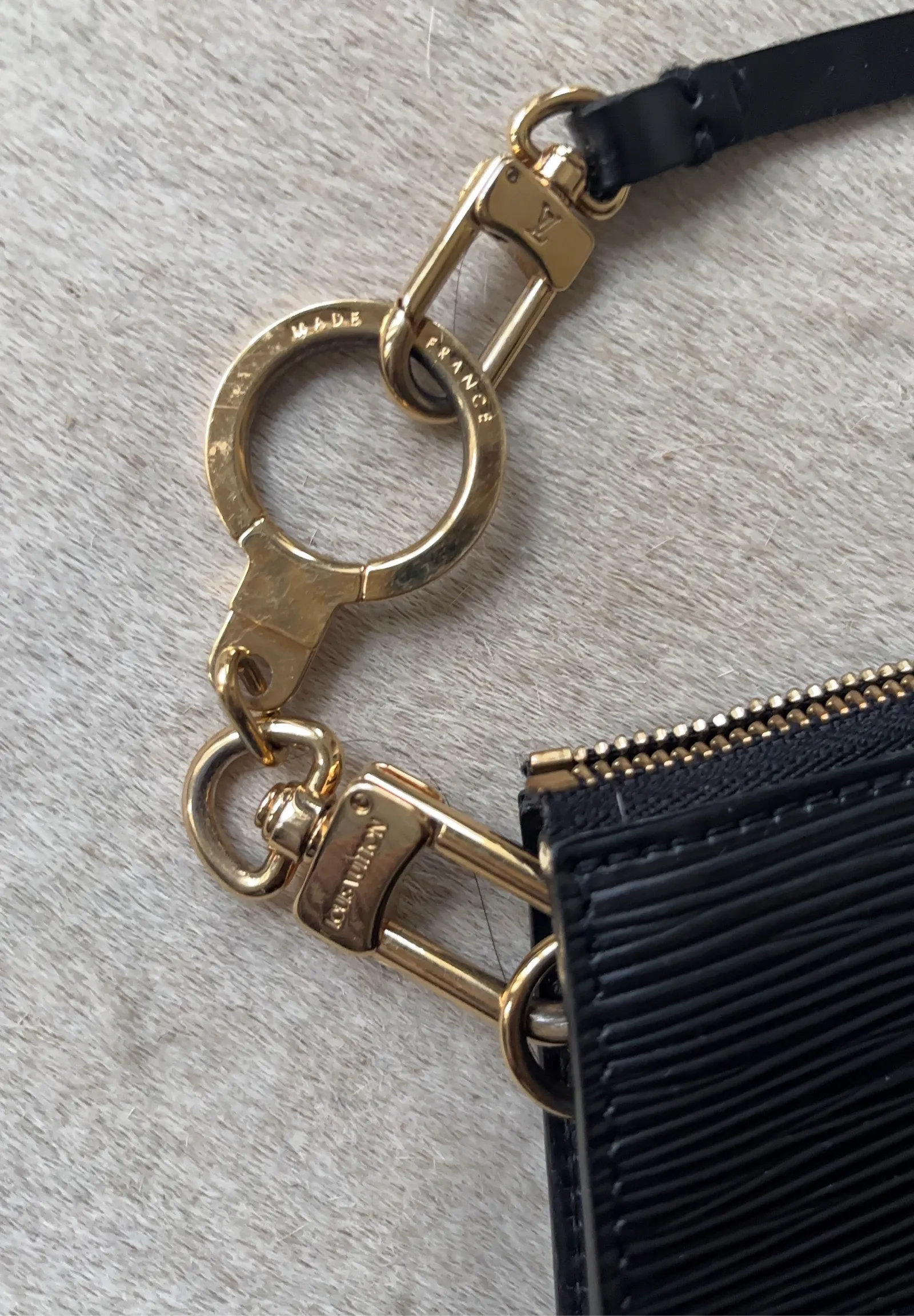 Louis Vuitton Lv Epi Poshette-skinnaxelremsväska - Image 6