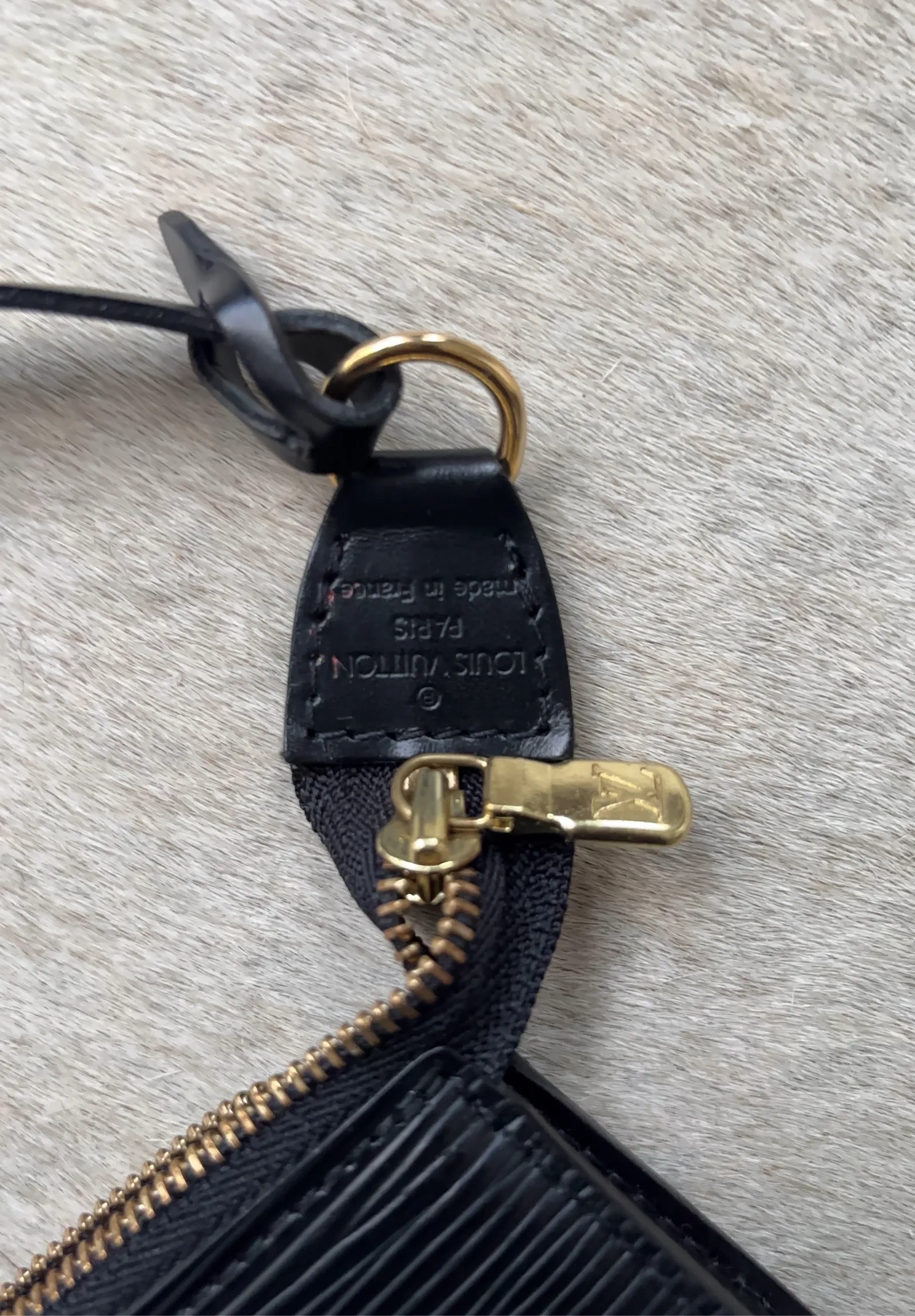 Louis Vuitton Lv Epi Poshette-skinnaxelremsväska - Image 7