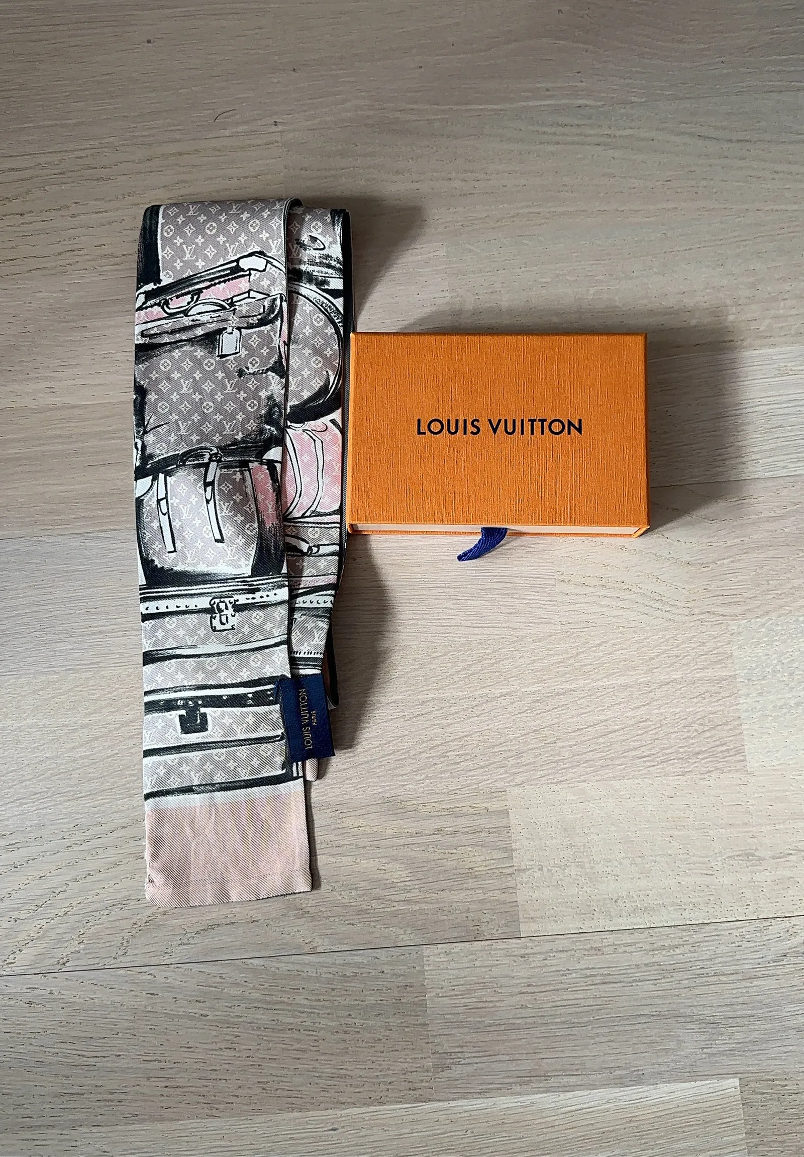 Louis Vuitton-sidensjal - Image 4