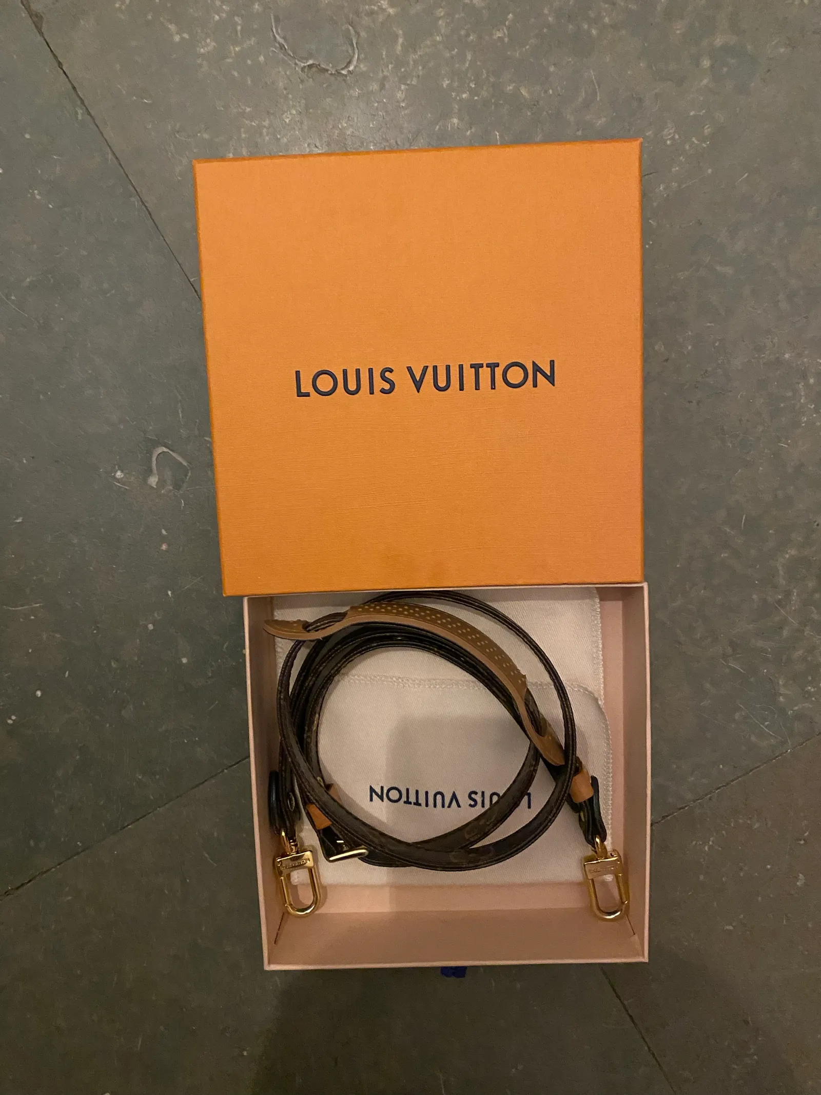 Louis Vuitton-axelremsväska - Image 6