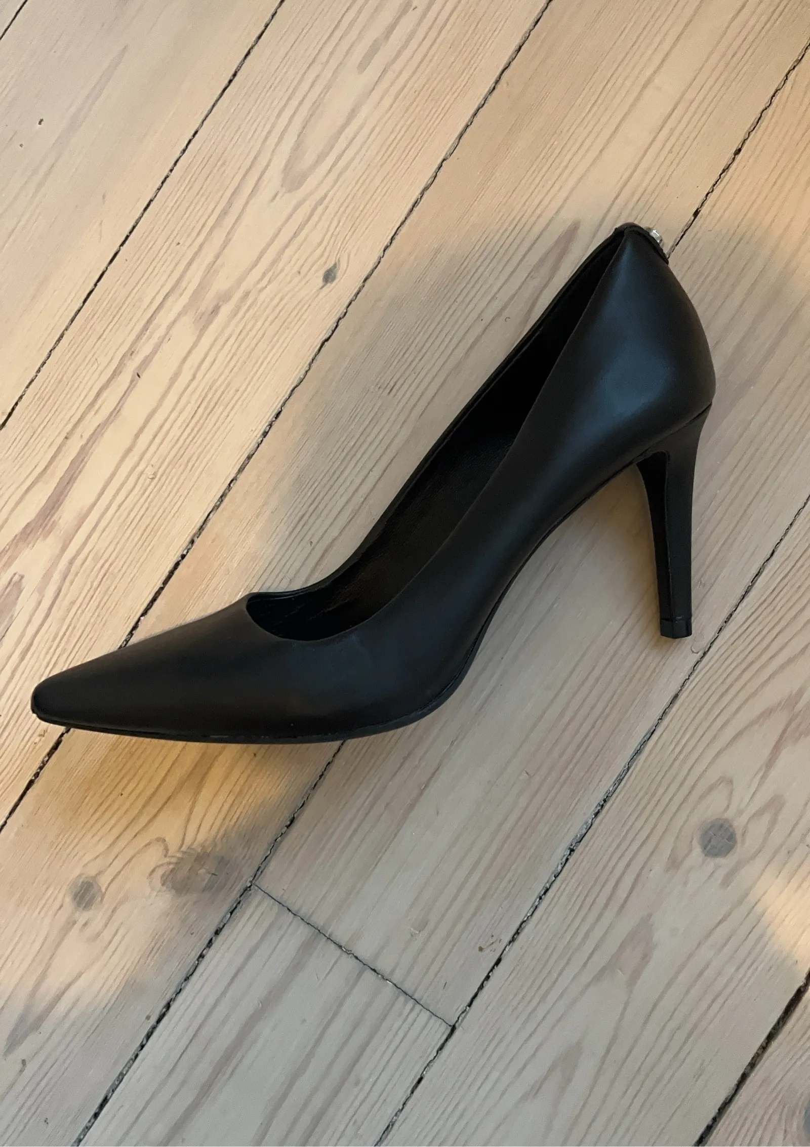 Michael Kors-skinnklackar NWOT - Image 5