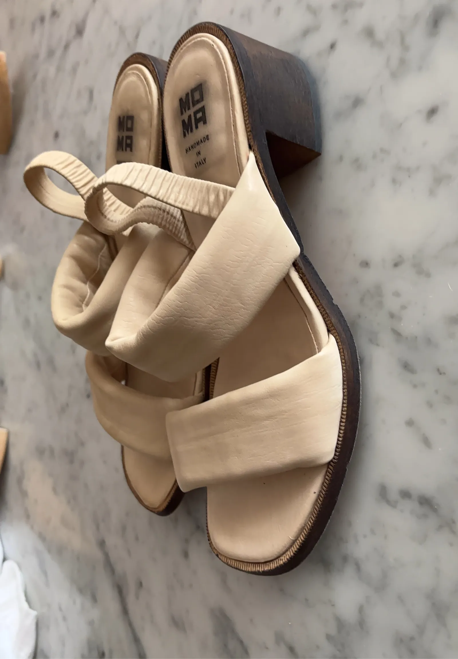 Moma-skinnsandaler NWOT - Image 2