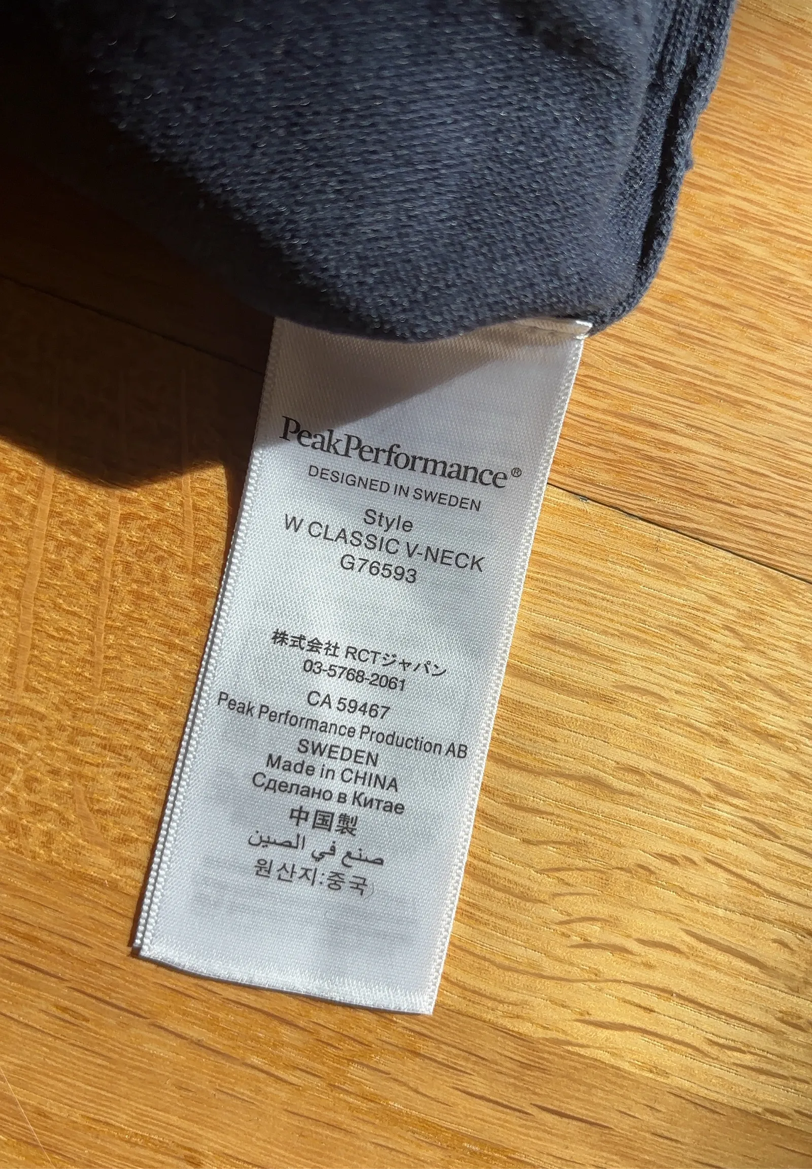 Peak Performance Classic V-neck-tröja NWOT - Image 3