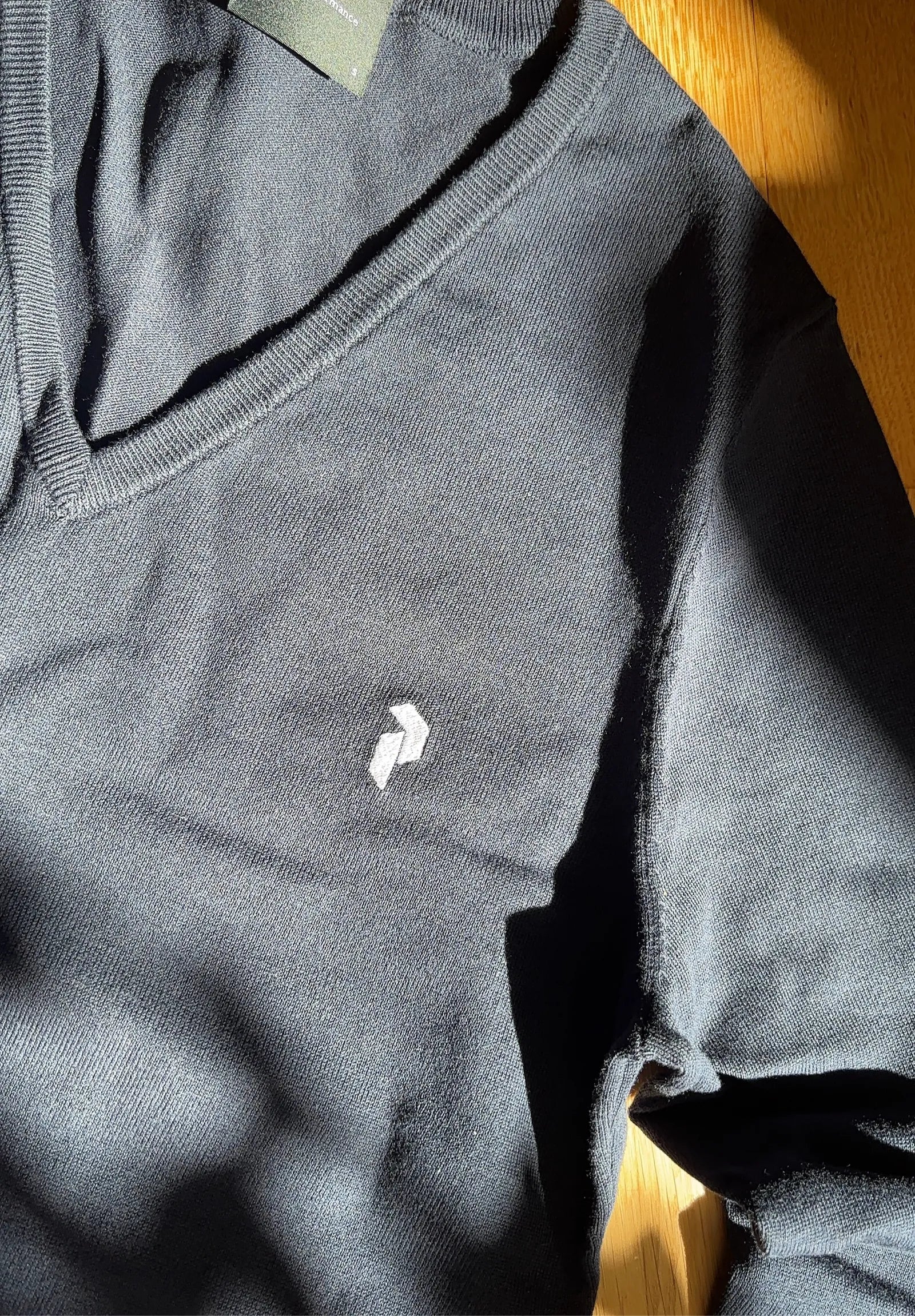 Peak Performance Classic V-neck-tröja NWOT - Image 5