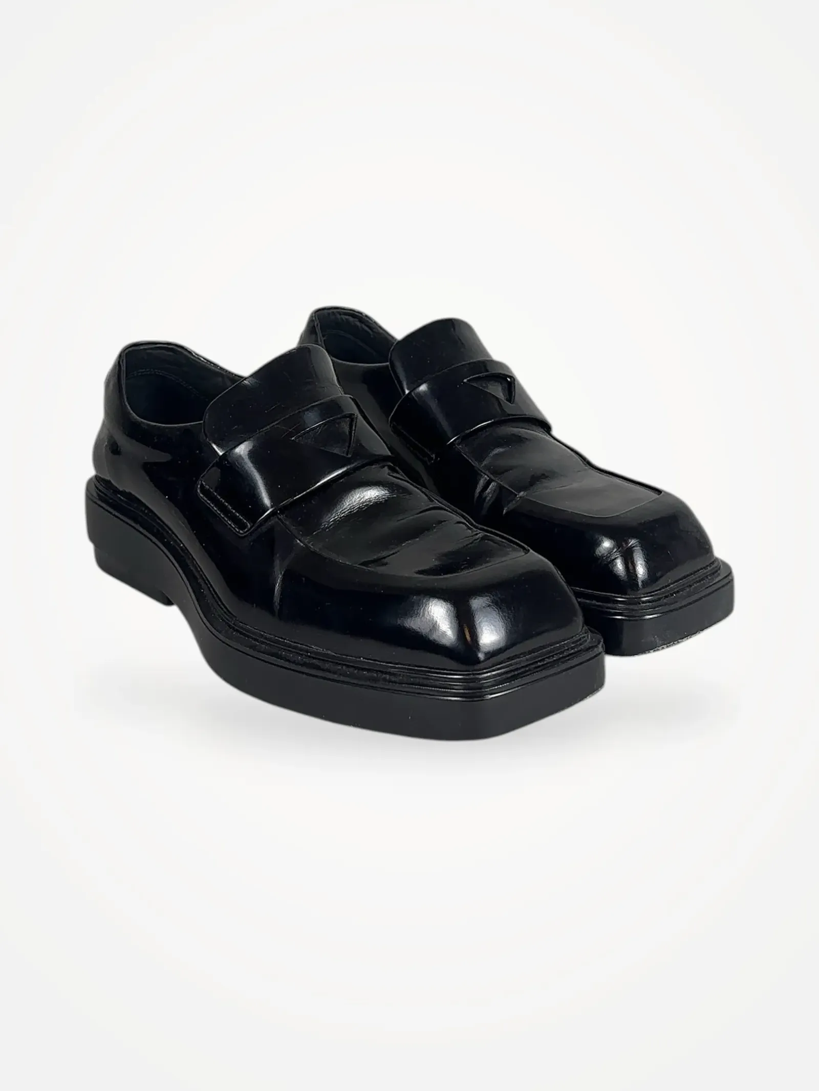 Prada-skinnloafers