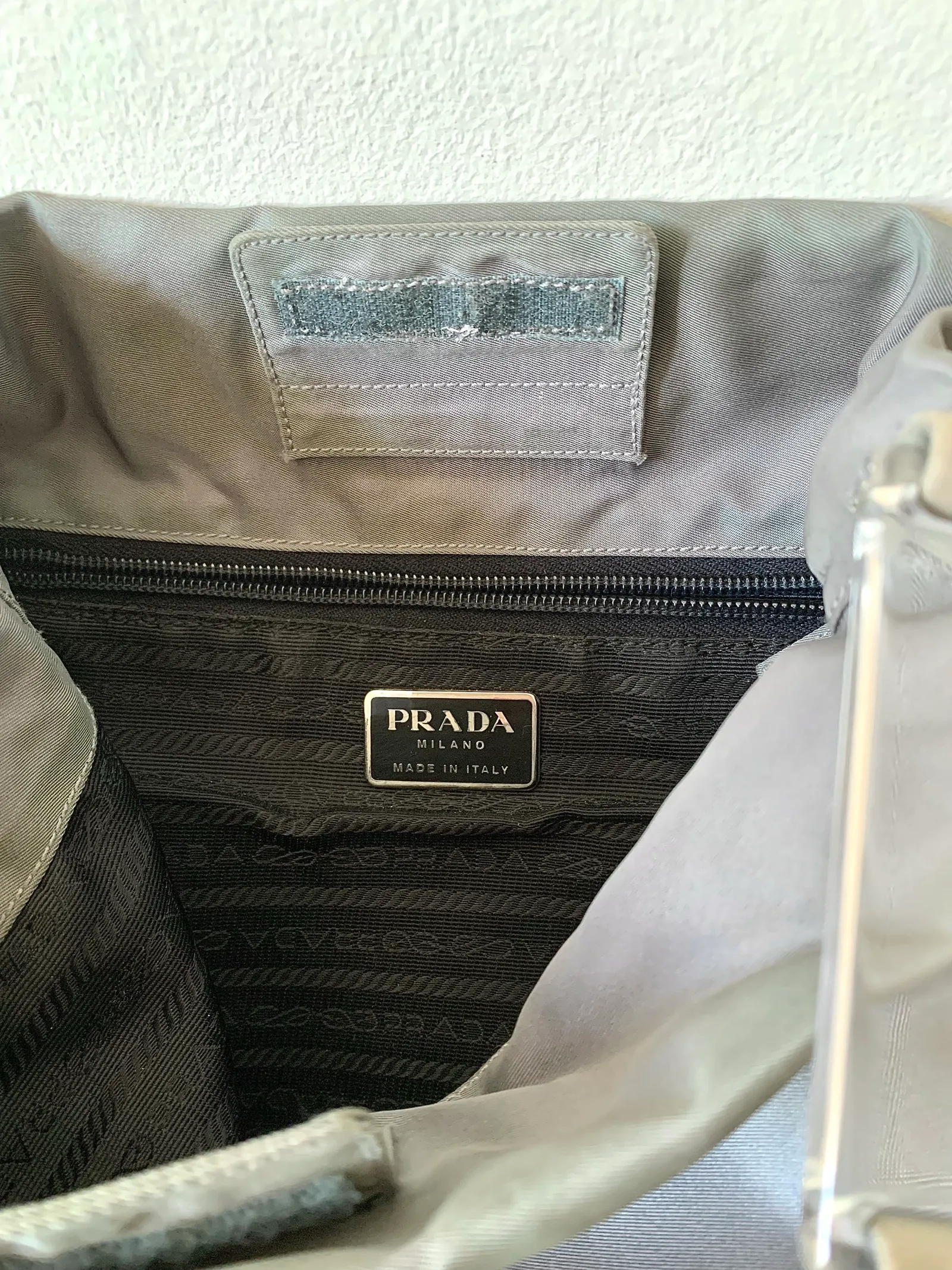 Prada Tessuto-axelremsväska - Image 8