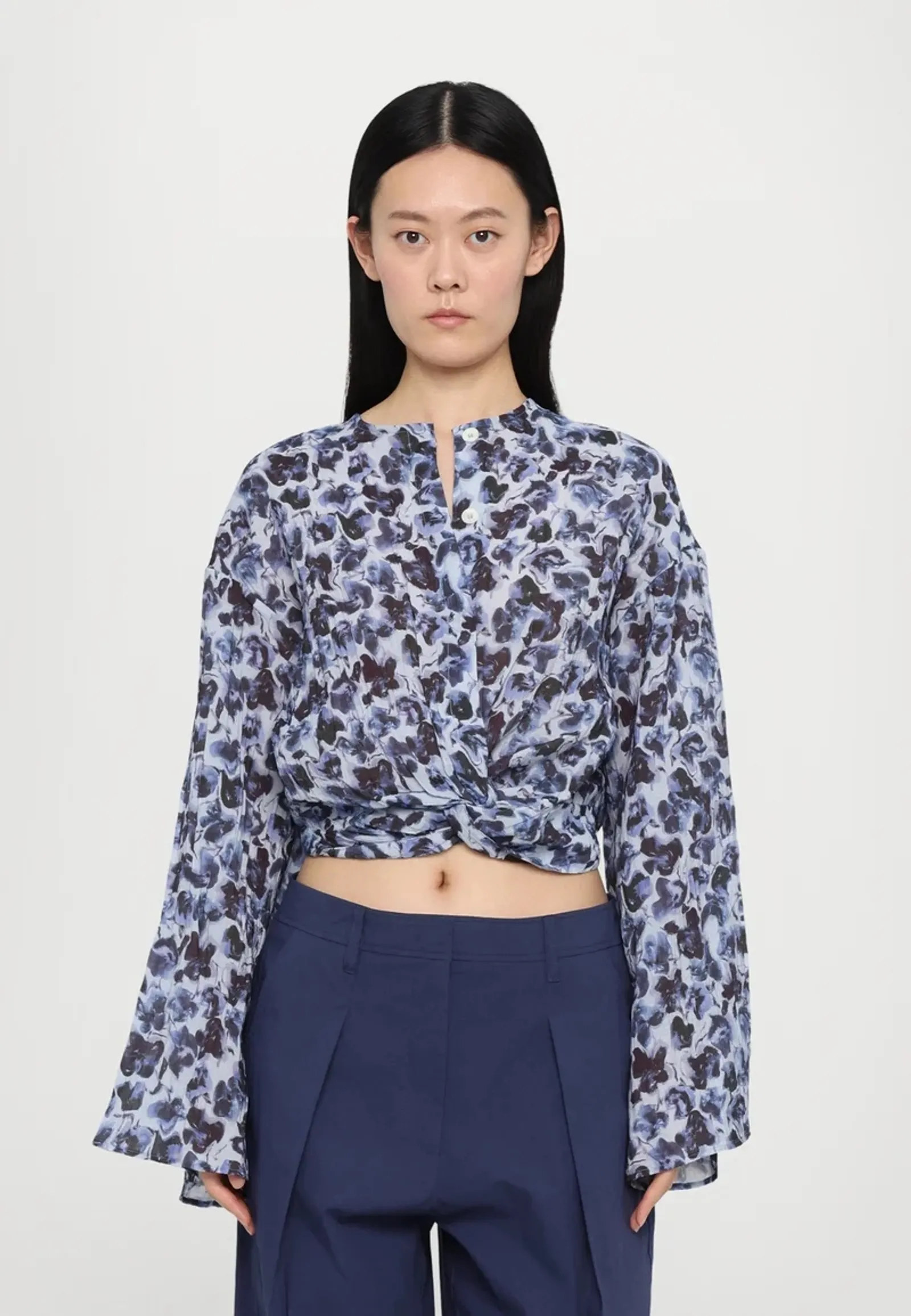 Rodebjer Cecilie Sweet Violet Ditsy Blue-blus - Image 7