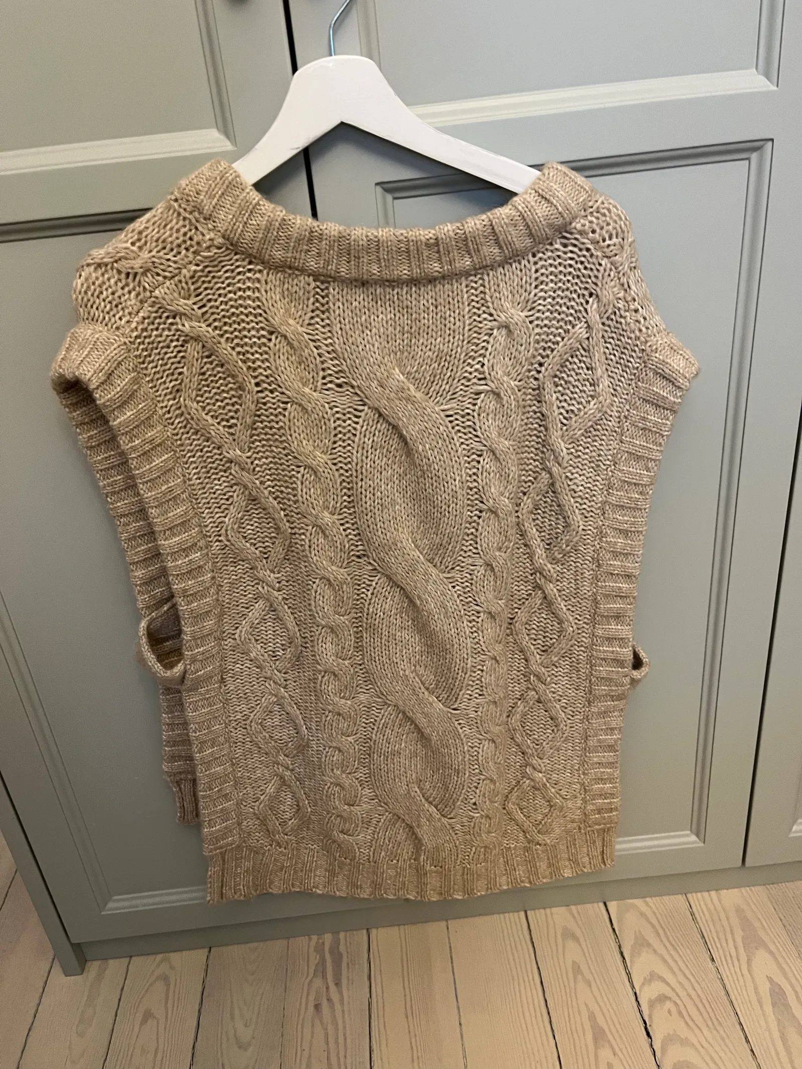 Rodebjer-ullväst NWOT - Image 2