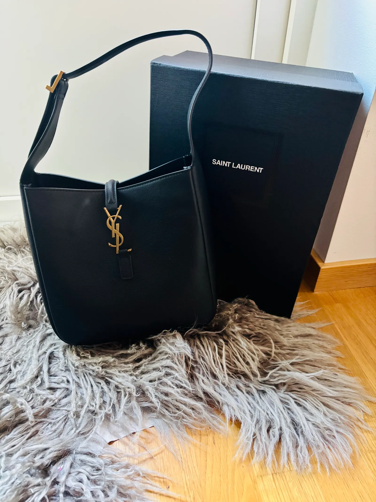 Saint Laurent Le 5 À 7 Supple Small In Smooth Leather-skinnhandväska - Image 2