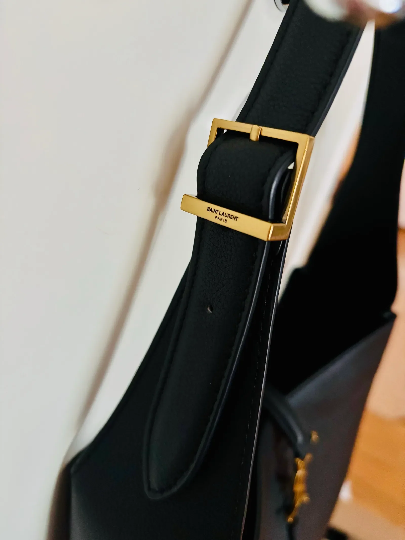 Saint Laurent Le 5 À 7 Supple Small In Smooth Leather-skinnhandväska - Image 4