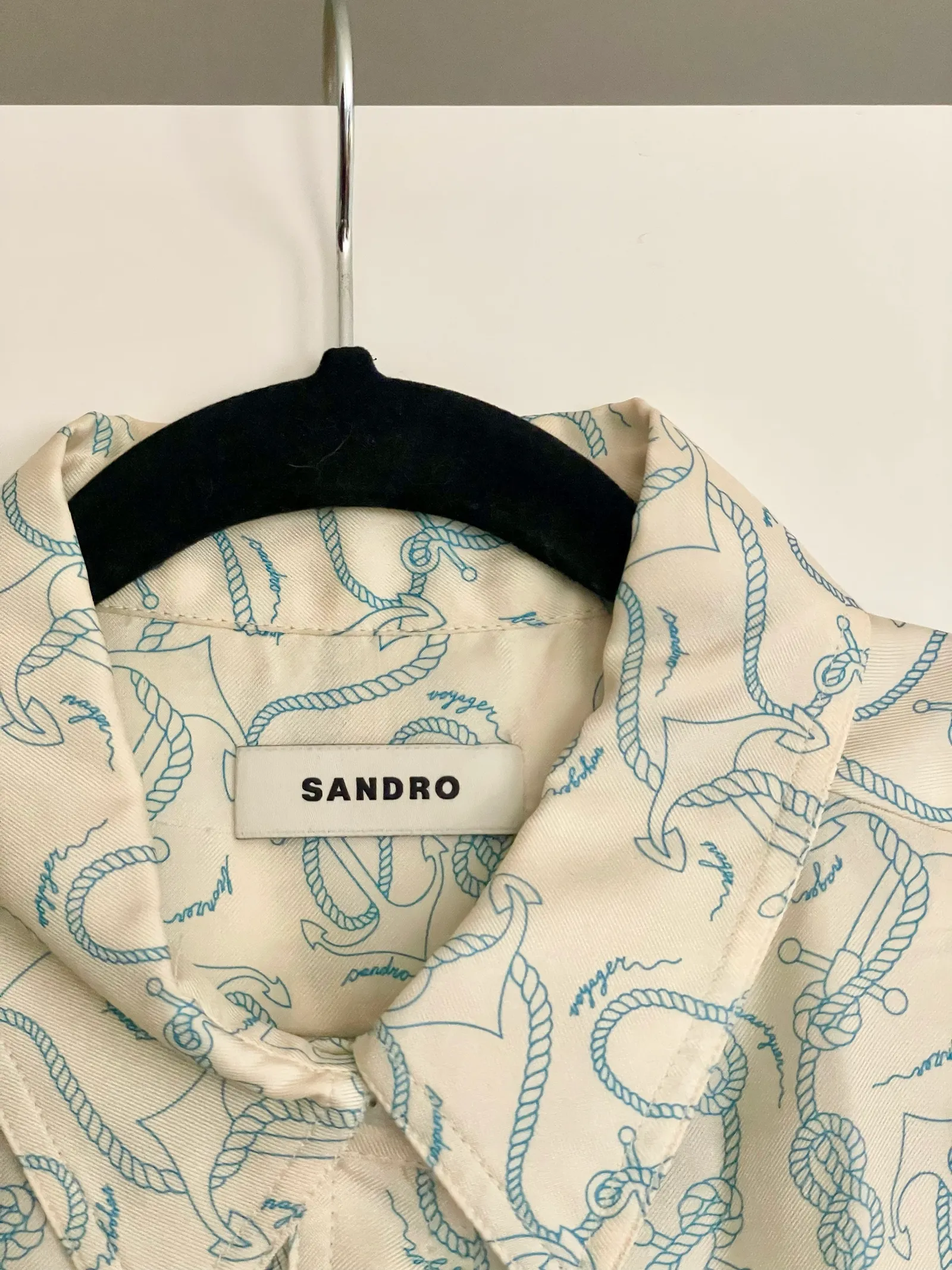Sandro-sidenskjorta NWOT - Image 2