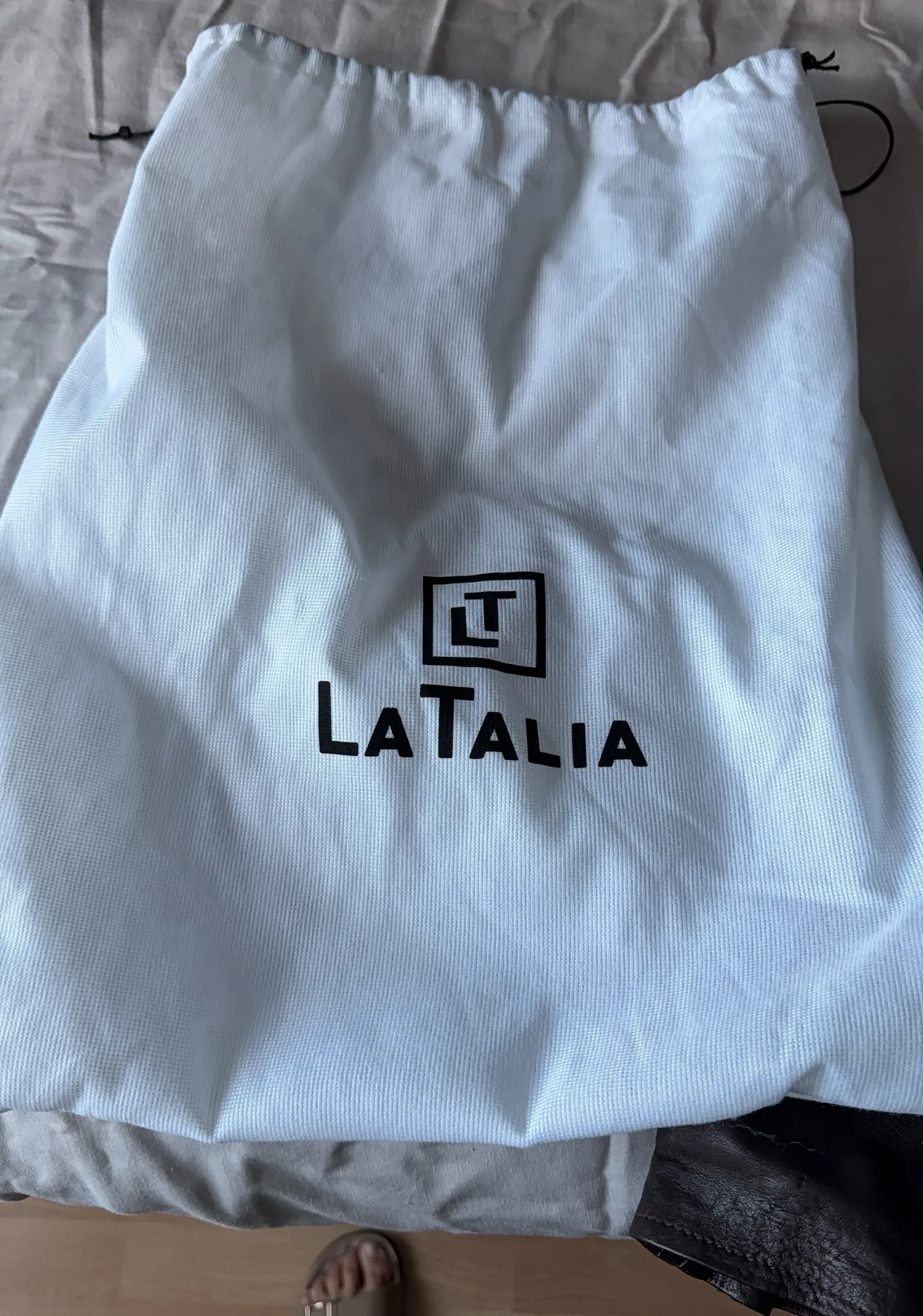 La Talia-axelremsväska NWT - Image 2