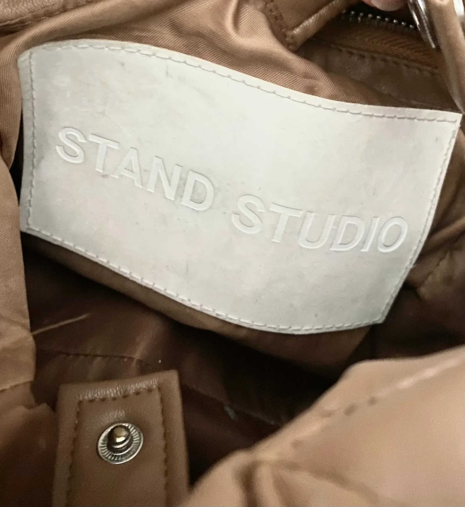 Stand Studio-skinnhandväska - Image 4