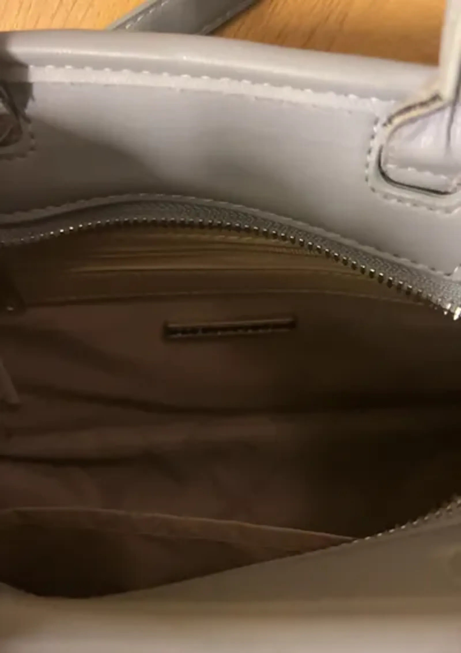 Steve Madden-skinnaxelremsväska - Image 4
