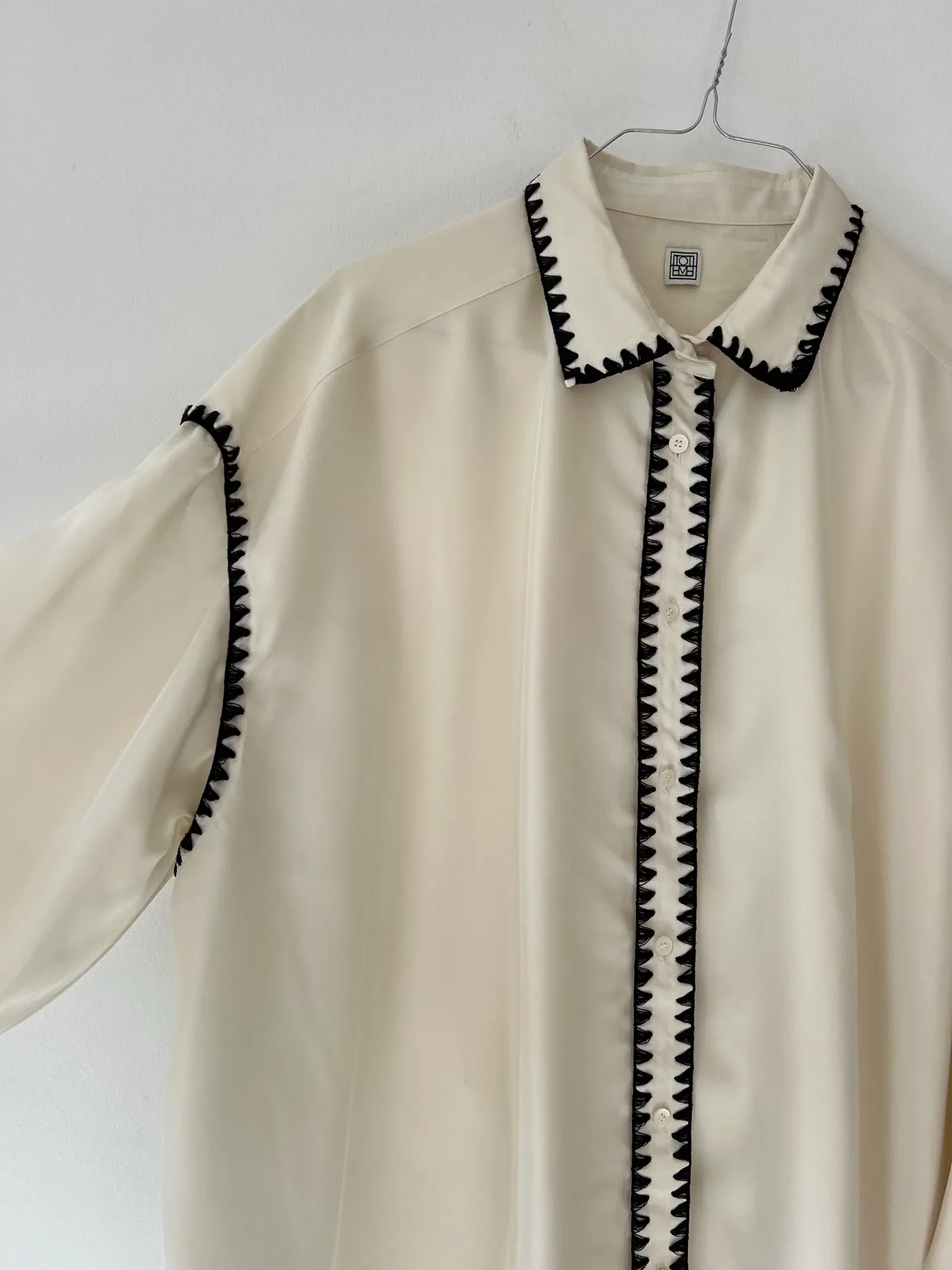Toteme Long Embroidered Silk-sidenskjorta - Image 4