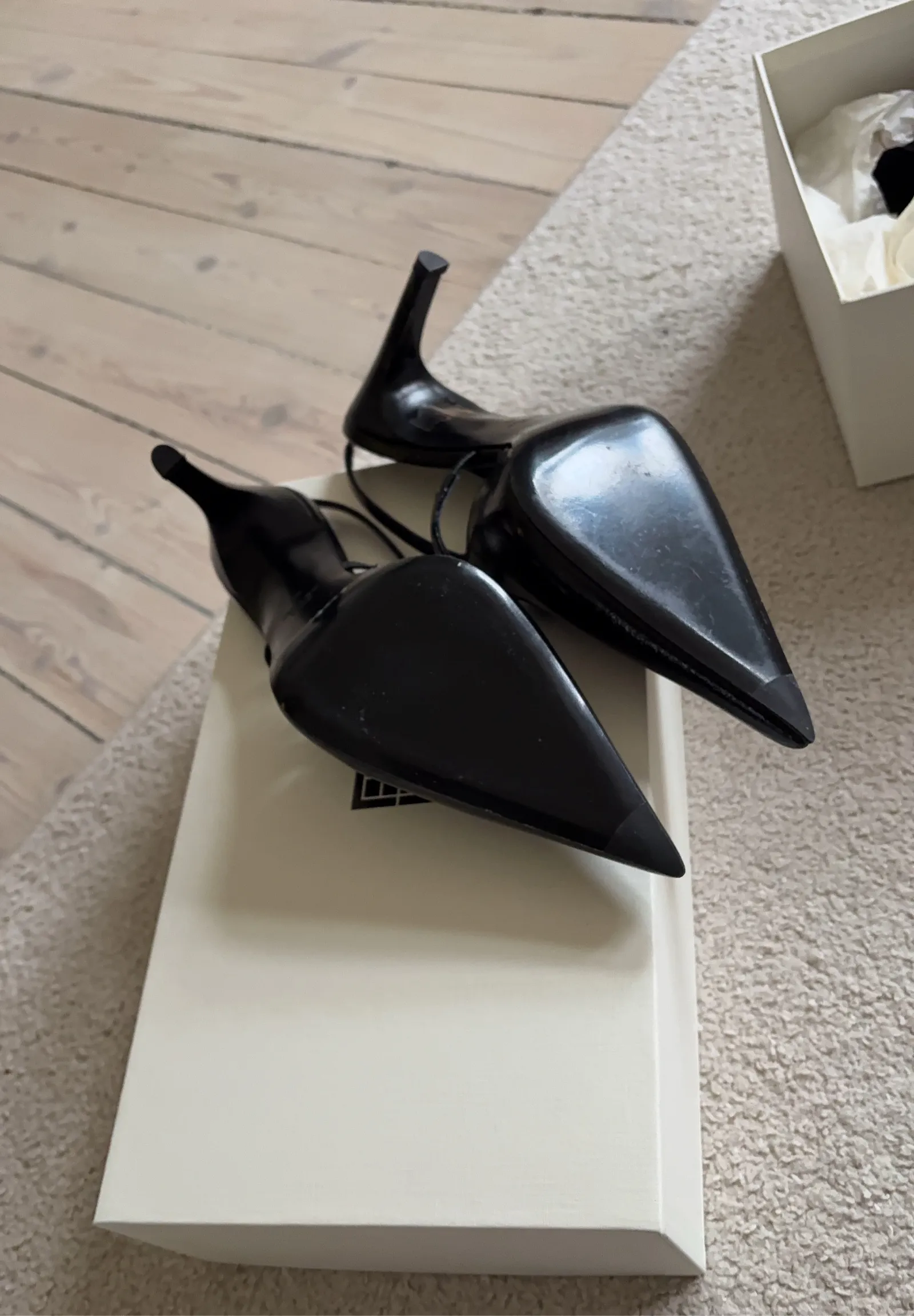 Toteme Naplack Stilettos Slingbacks Svarta-skinnklackar NWT - Image 3