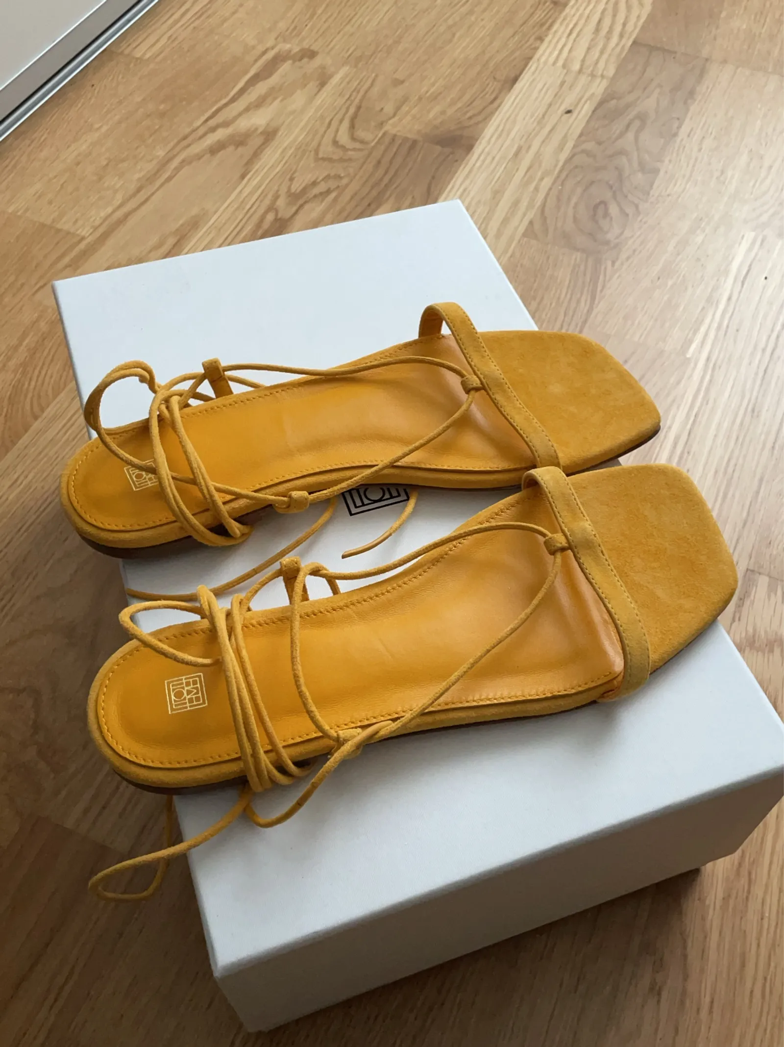 Toteme-skinnsandaler NWT - Image 5