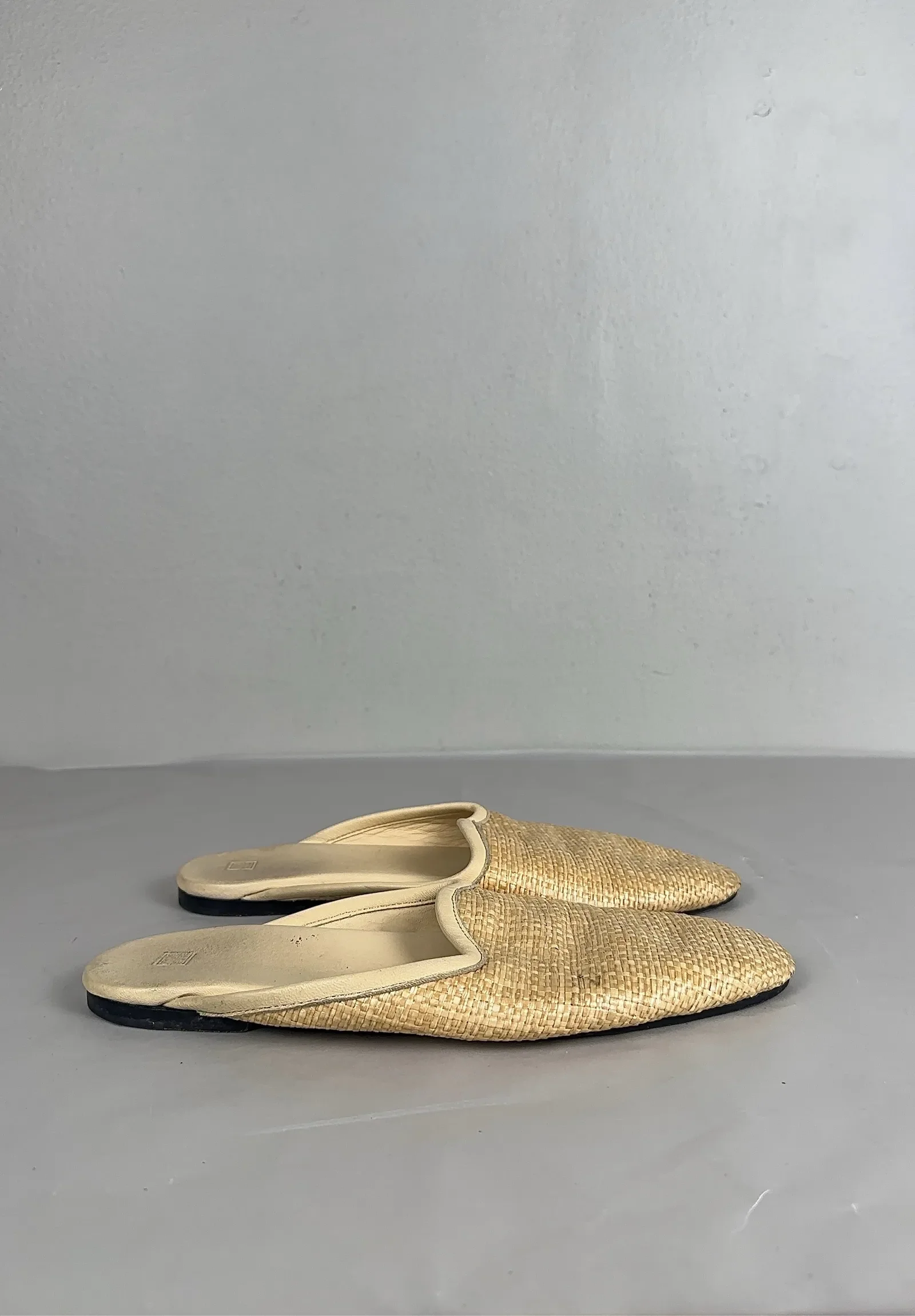 Toteme Taupe Raffia Slipper-sandaler - Image 7