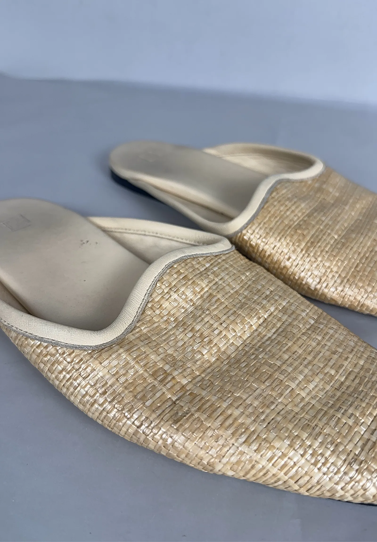 Toteme Taupe Raffia Slipper-sandaler - Image 8