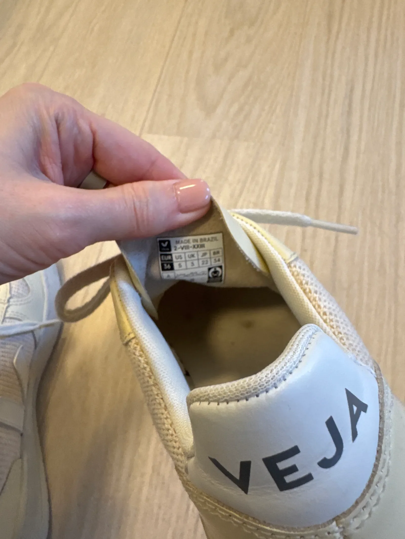 Veja-skinnsneakers - Image 4