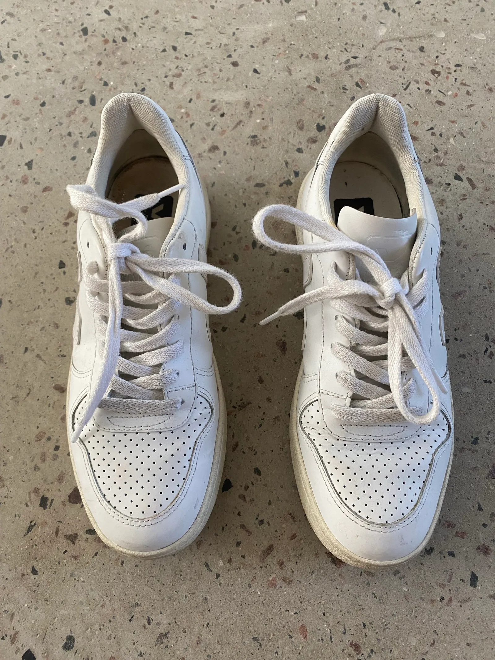 Veja-skinnsneakers - Image 2