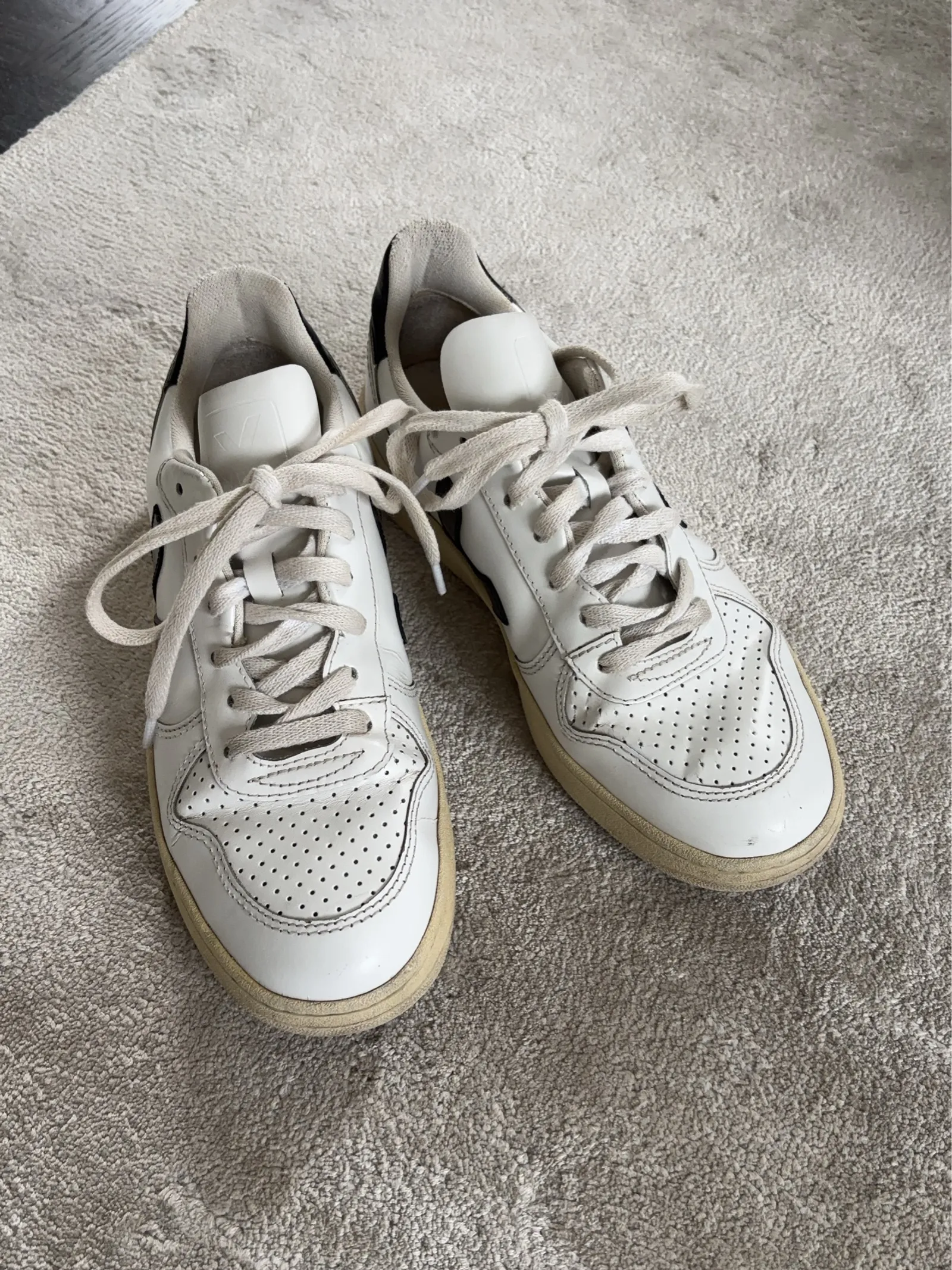Veja V-10-skinnsneakers - Image 5