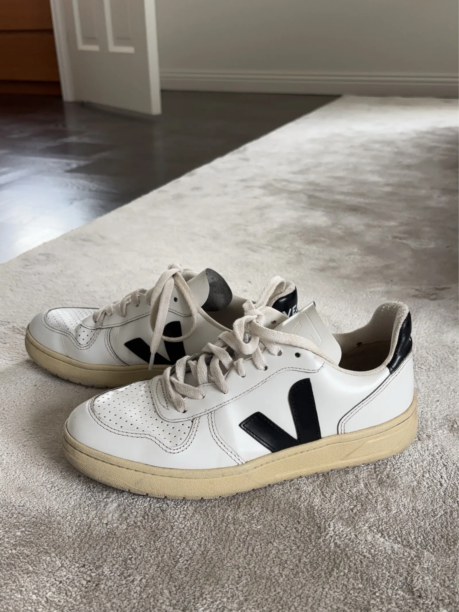 Veja V-10-skinnsneakers - Image 6