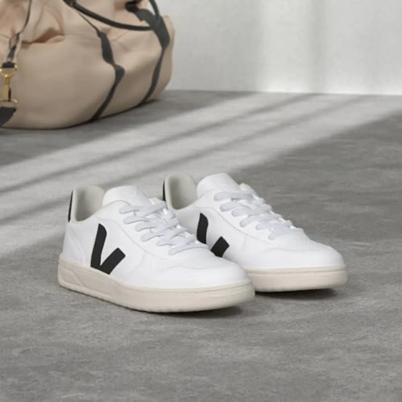 Veja V-10-skinnsneakers - Image 7