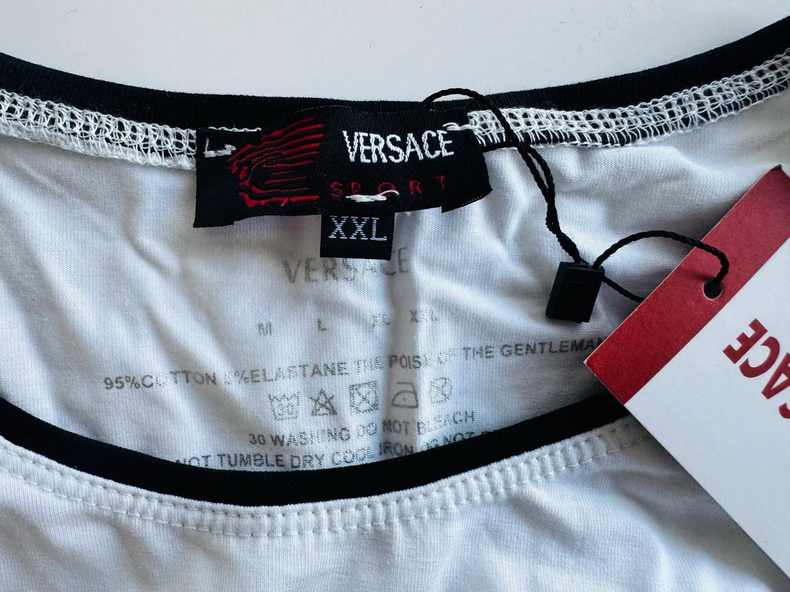 Versace-t-shirt NWT - Image 2