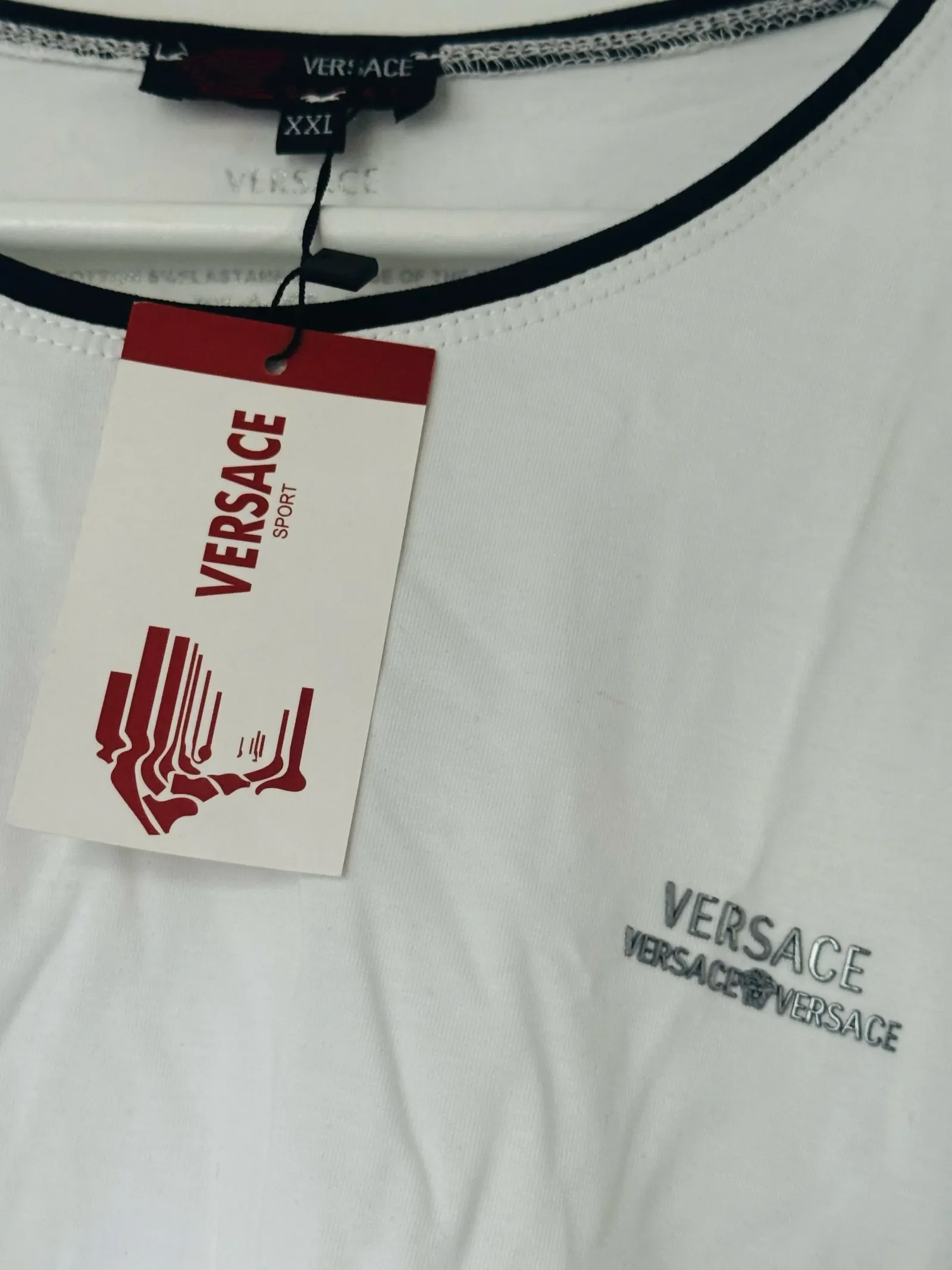 Versace-t-shirt NWT - Image 5
