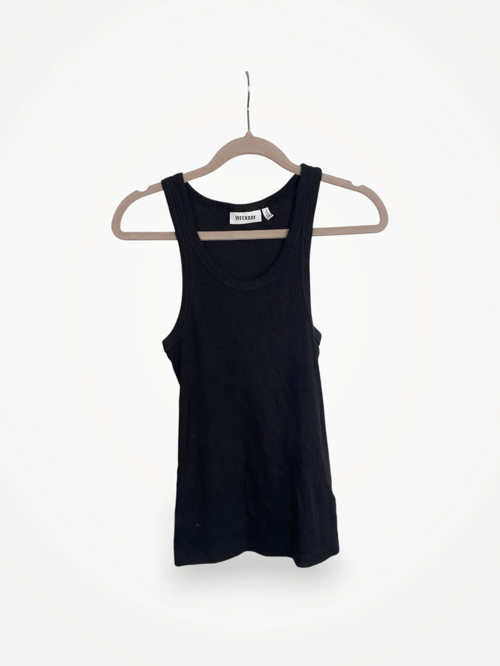 Weekday Close Fitted Rib Tank-linne NWOT