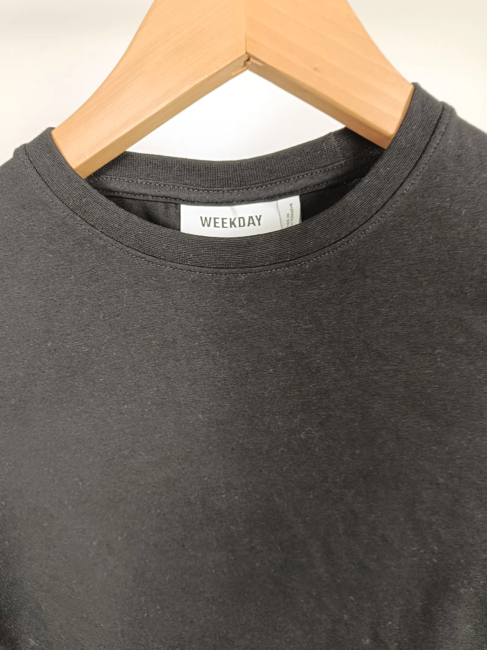 Weekday-t-shirt - Image 2