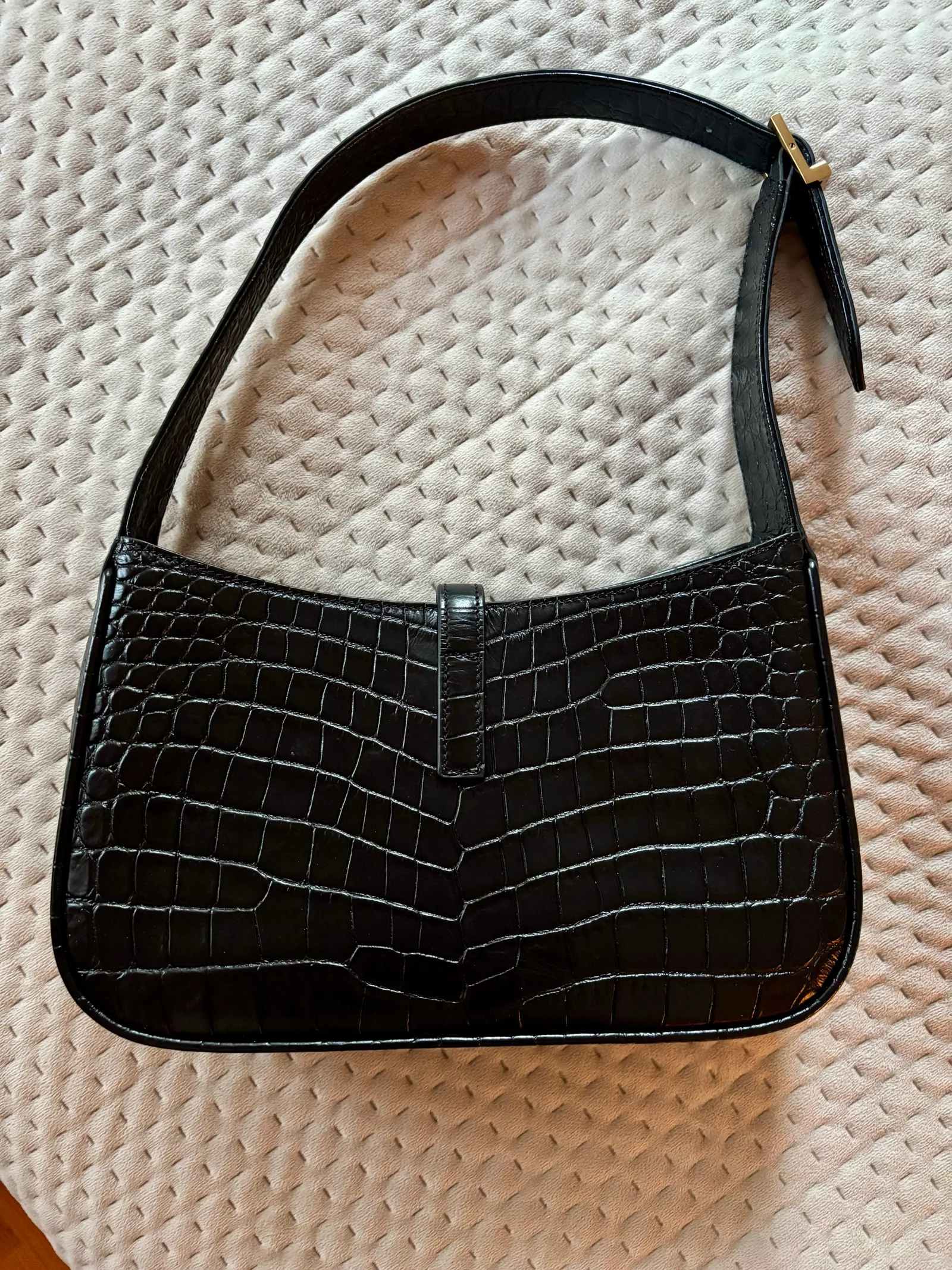 Yves Saint Laurent Le 5 À 7 In Crocodile-embossed Shiny Leather-skinnhandväska - Image 7